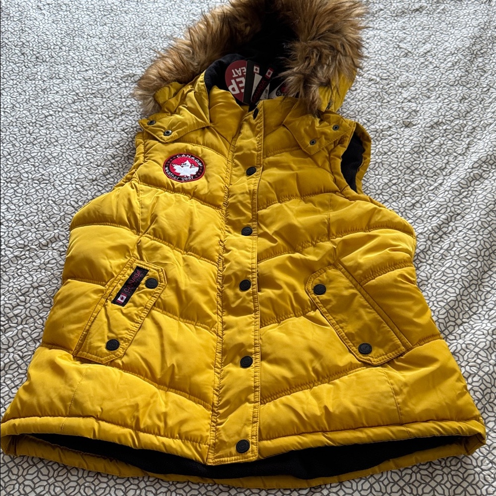 Stylish Yellow Puffer Vest with Removable Faux Fur Trim